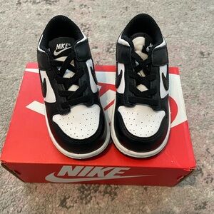 Nike toddler dunks (pandas)